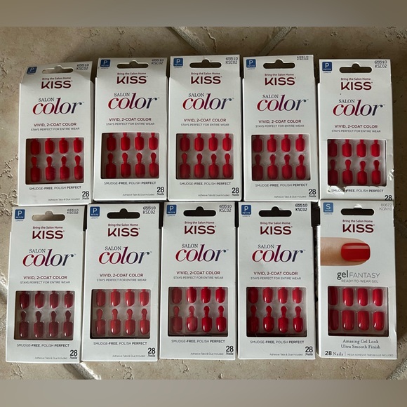 KISS Red Petite Press-on Nails - Picture 1 of 1